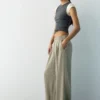 Maßgeschneiderte Hose mit Abnähern