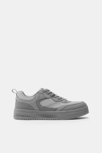 mehrteilige stwd sneaker 1 1 330x495 - Mehrteilige STWD-Sneaker