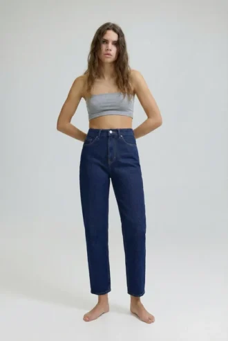 Mom-Jeans mit hoher Taille