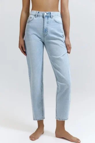 Mom-Jeans mit hoher Taille