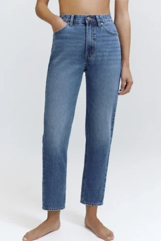 Mom-Jeans mit hoher Taille