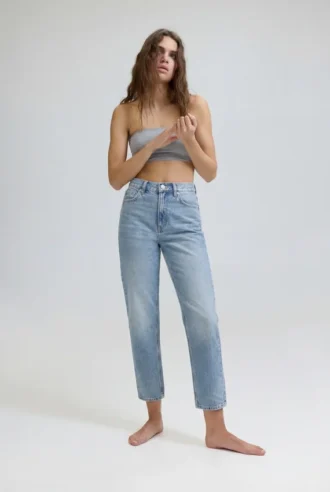 Mom-Jeans mit hoher Taille