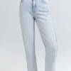 Mom-Jeans mit hoher Taille