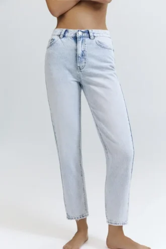 Mom-Jeans mit hoher Taille