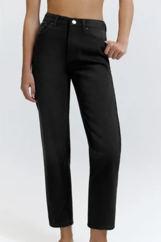 Mom-Jeans mit hoher Taille