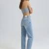 Mom-Jeans mit hoher Taille