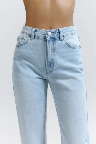 Mom-Jeans mit hoher Taille