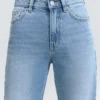 Mom-Jeans mit hoher Taille