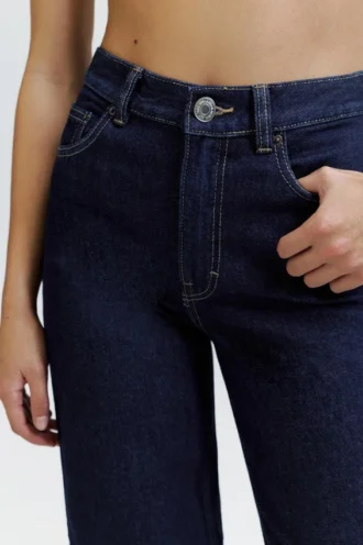 Mom-Jeans mit hoher Taille