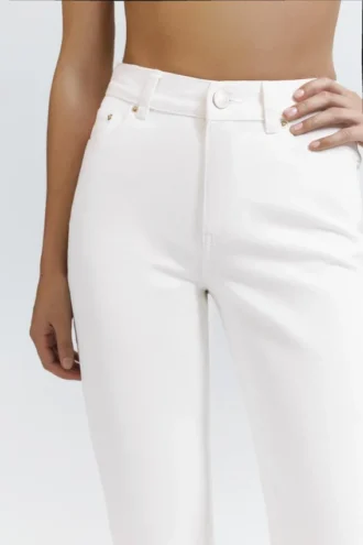 Mom-Jeans mit hoher Taille