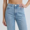 Mom-Jeans mit hoher Taille