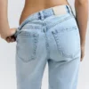 Mom-Jeans mit hoher Taille