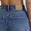 Mom-Jeans mit hoher Taille