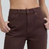 Mom-Jeans mit hoher Taille