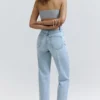 Mom-Jeans mit hoher Taille