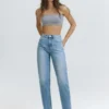 Mom-Jeans mit hoher Taille