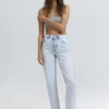 Mom-Jeans mit hoher Taille