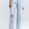 Mom-Jeans mit Rissen