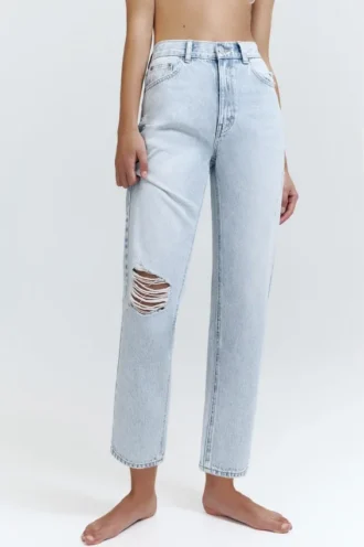 Mom-Jeans mit Rissen