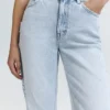 Mom-Jeans mit Rissen