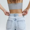 Mom-Jeans mit Rissen