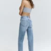 Mom-Jeans mit Rissen