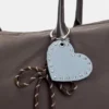Nylon-Shopper-Tasche mit Anhänger-Detail Nylon-Shopper-Tasche mit Anhänger-Detail