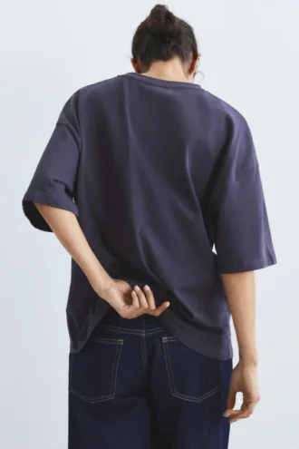 Oversize-T-Shirt mit kurzen Ärmeln Oversize-T-Shirt mit kurzen Ärmeln