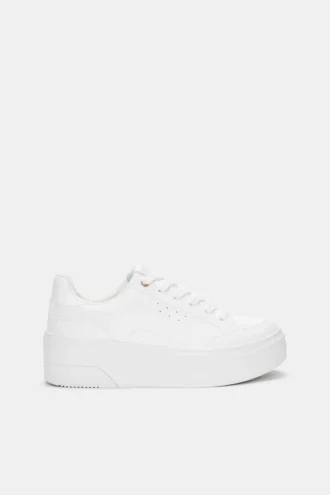 plateausneaker 1 330x495 - Plateausneaker
