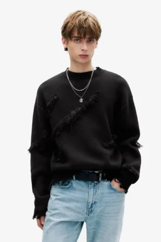 Pullover mit Rissen und Fransen
