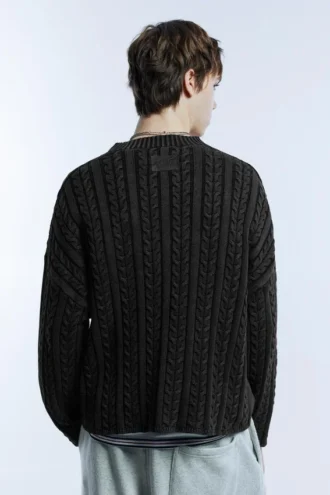 Pullover mit Zopfmuster und Acid-Wash-Effekt Pullover mit Zopfmuster und Acid-Wash-Effekt