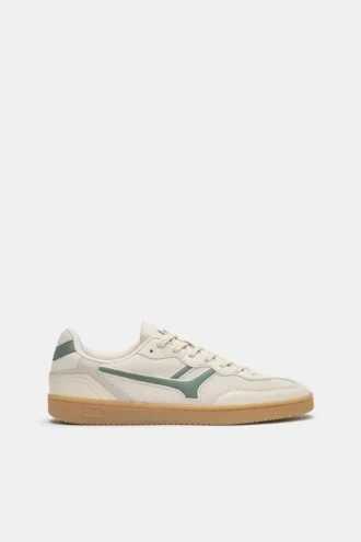 retro sneaker aus stoff 1 330x495 - Retro-Sneaker aus Stoff