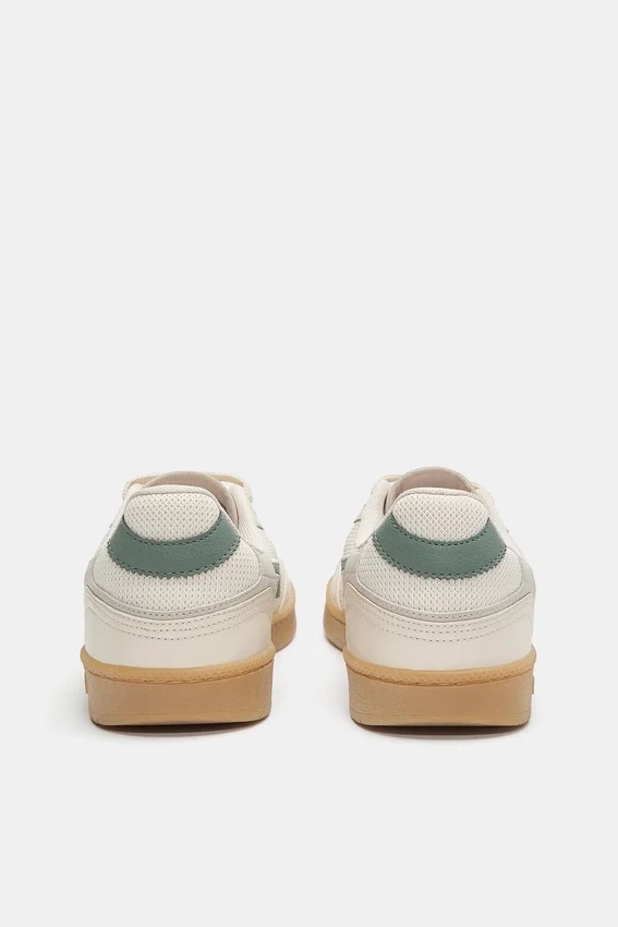 Retro-Sneaker aus Stoff Retro-Sneaker aus Stoff