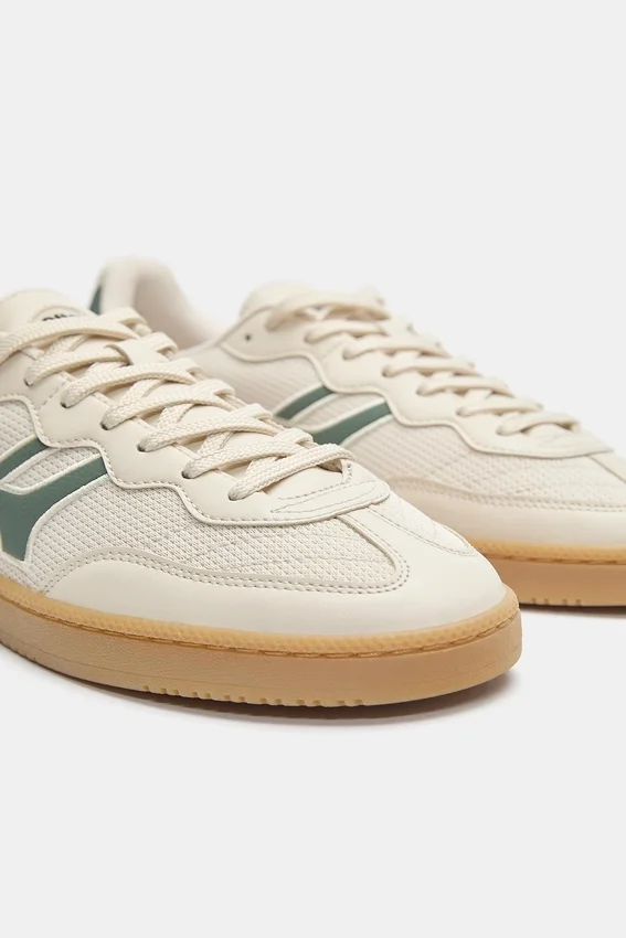 Retro-Sneaker aus Stoff Retro-Sneaker aus Stoff