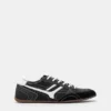 Retro-Sneaker mit Ziernähten Retro-Sneaker mit Ziernähten