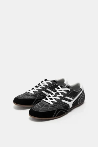 Retro-Sneaker mit Ziernähten