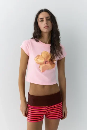 Rosa Hemd mit Blumenmotiv
