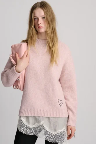 Rosa Pullover mit gesticktem Herz