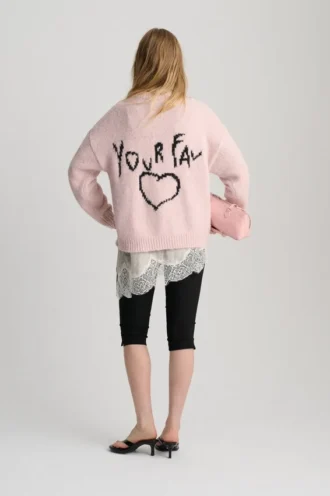 Rosa Pullover mit gesticktem Herz