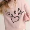 Rosa Pullover mit gesticktem Herz Rosa Pullover mit gesticktem Herz