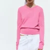 Rosa Pullover mit V-Ausschnitt Rosa Pullover mit V-Ausschnitt