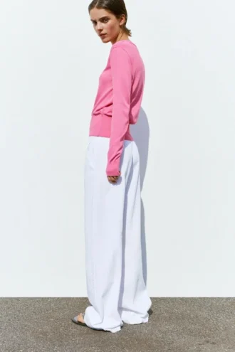 Rosa Pullover mit V-Ausschnitt Rosa Pullover mit V-Ausschnitt
