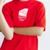 Rotes T-Shirt mit Grafik und Slogan Rotes T-Shirt mit Grafik und Slogan