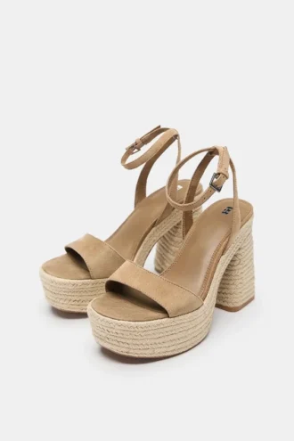 Sandalen mit Absatz aus Jute