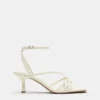 Sandalen mit Absatz und Riemen Sandalen mit Absatz und Riemen