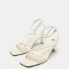 Sandalen mit Absatz und Riemen Sandalen mit Absatz und Riemen