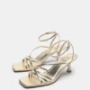 Sandalen mit Absatz und Riemen Sandalen mit Absatz und Riemen