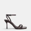 Sandalen mit hohen Absätzen und Schnallen Sandalen mit hohen Absätzen und Schnallen