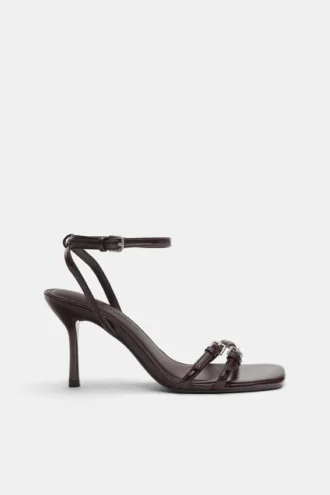 Sandalen mit hohen Absätzen und Schnallen