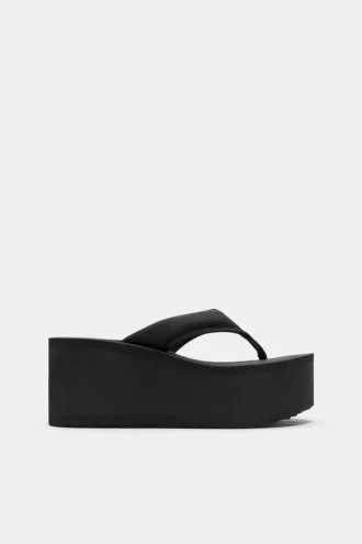 Sandalen mit Keilabsatz Sandalen mit Keilabsatz